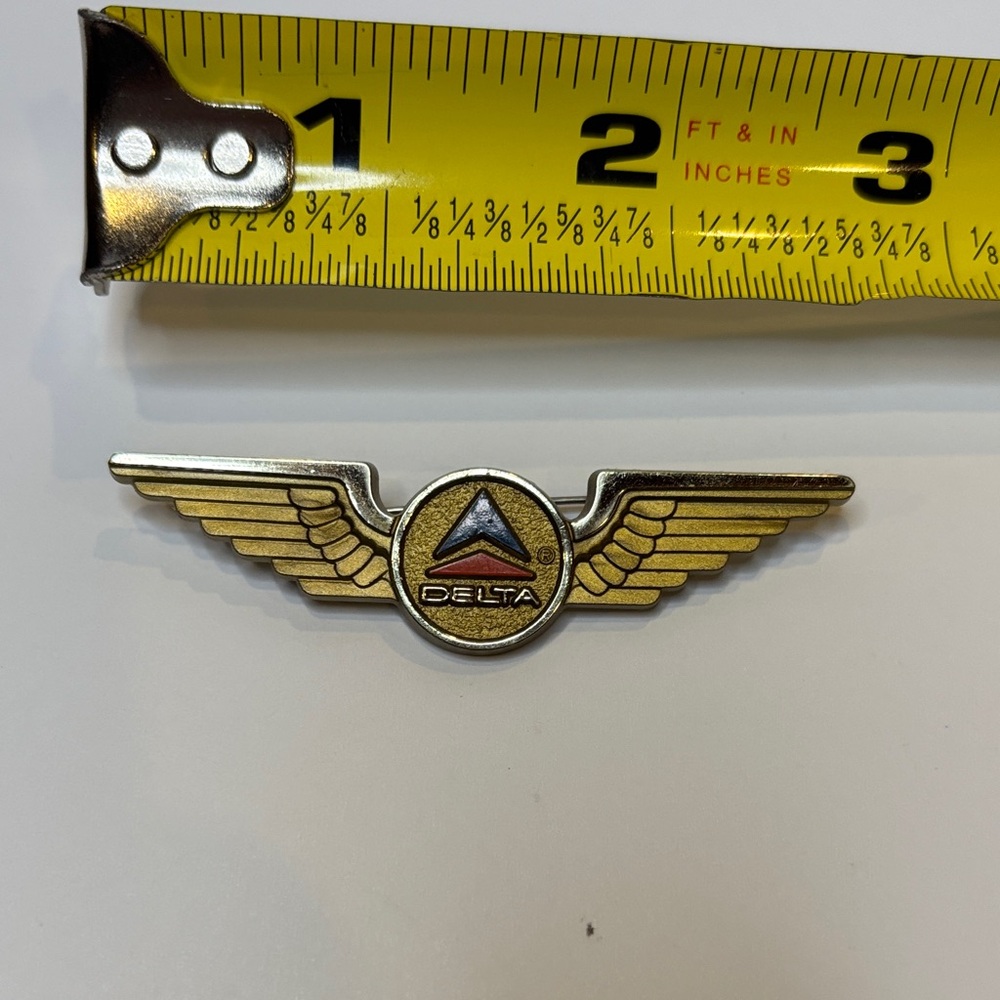 Vintage Delta Airlines Gold Wing Pin - Picture 3 of 3
